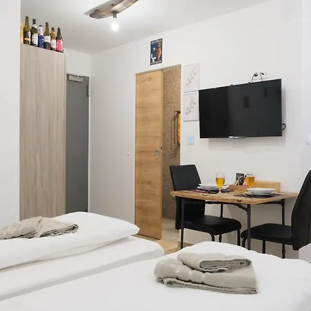 Beer & Wine House شقة ليوبليانا