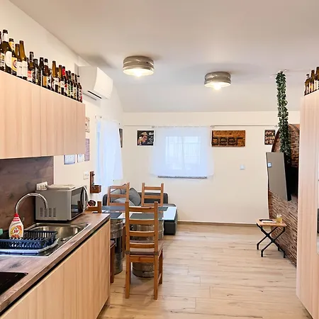 Beer & Wine House 公寓